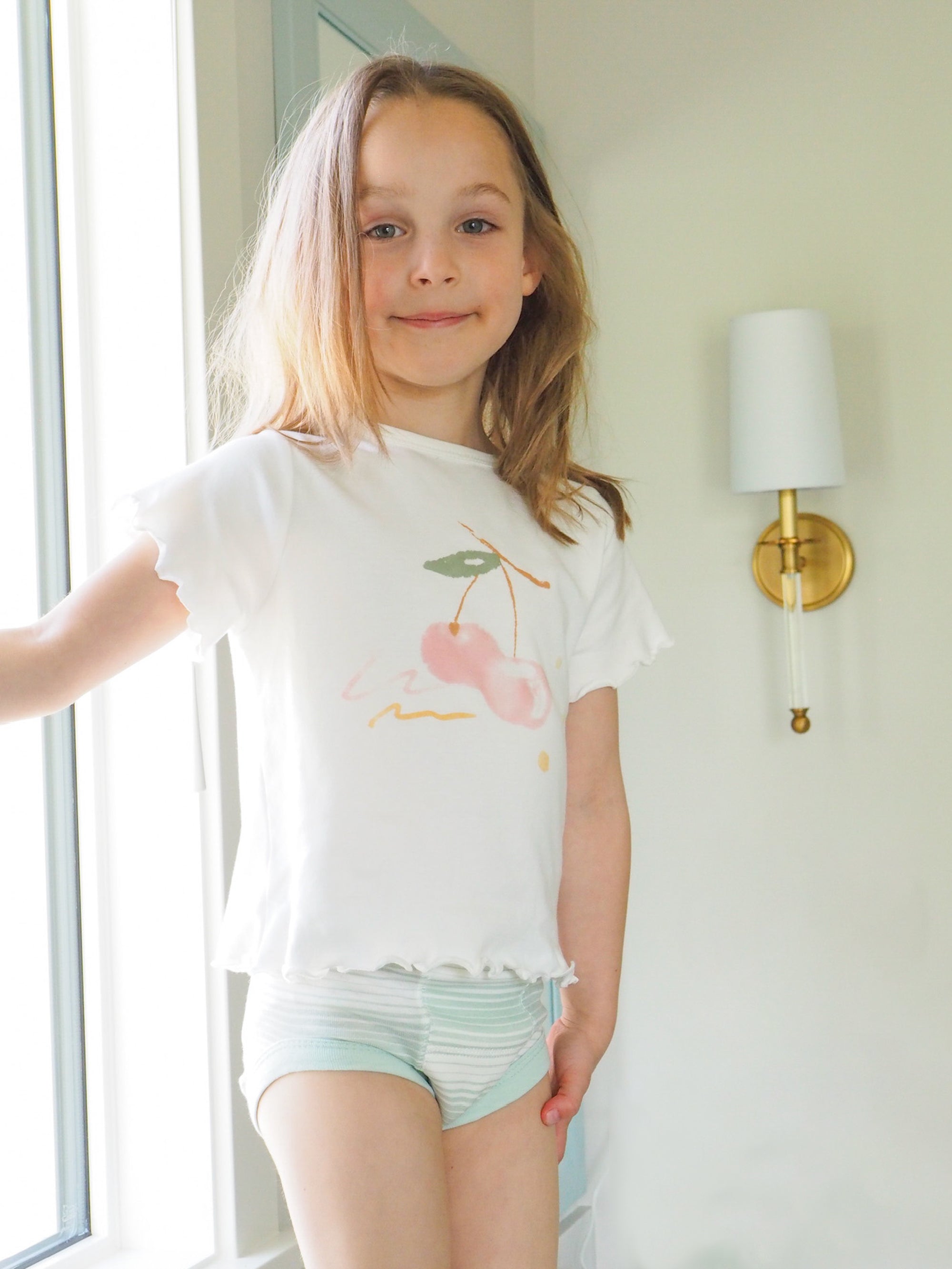 T-shirt - Girls - Flutter Sleeves - Cherry Picking Screenprint