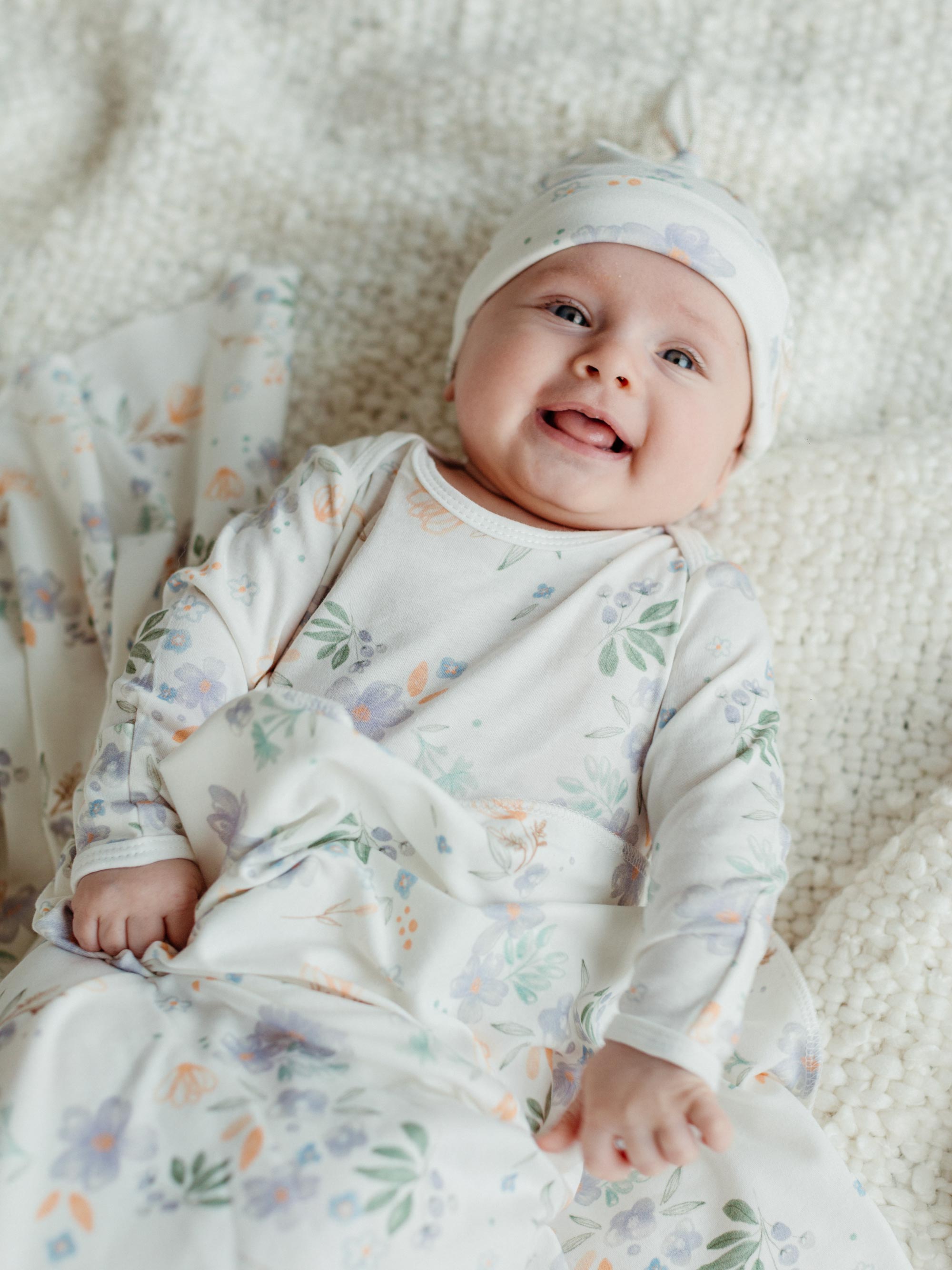 Knotted Gown & Beanie Set - Modern Daisy