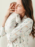 Load image into Gallery viewer, Woman's Robe - Modern Daisy
